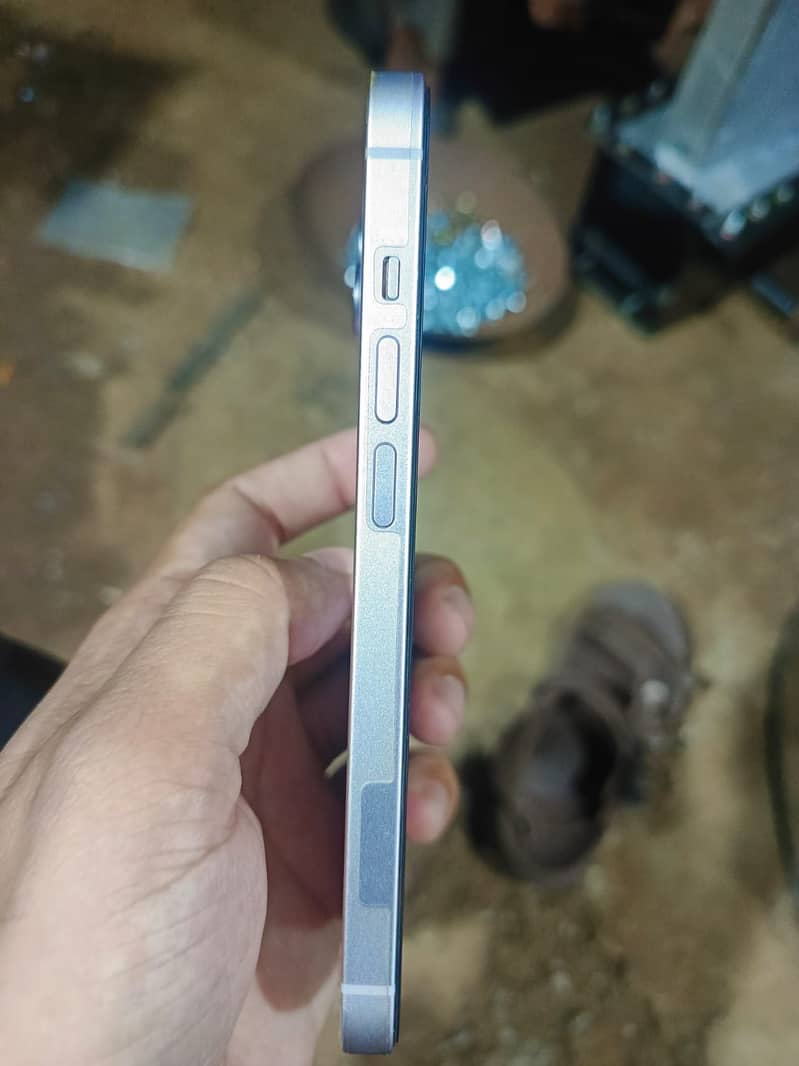 Apple iPhone 14 4