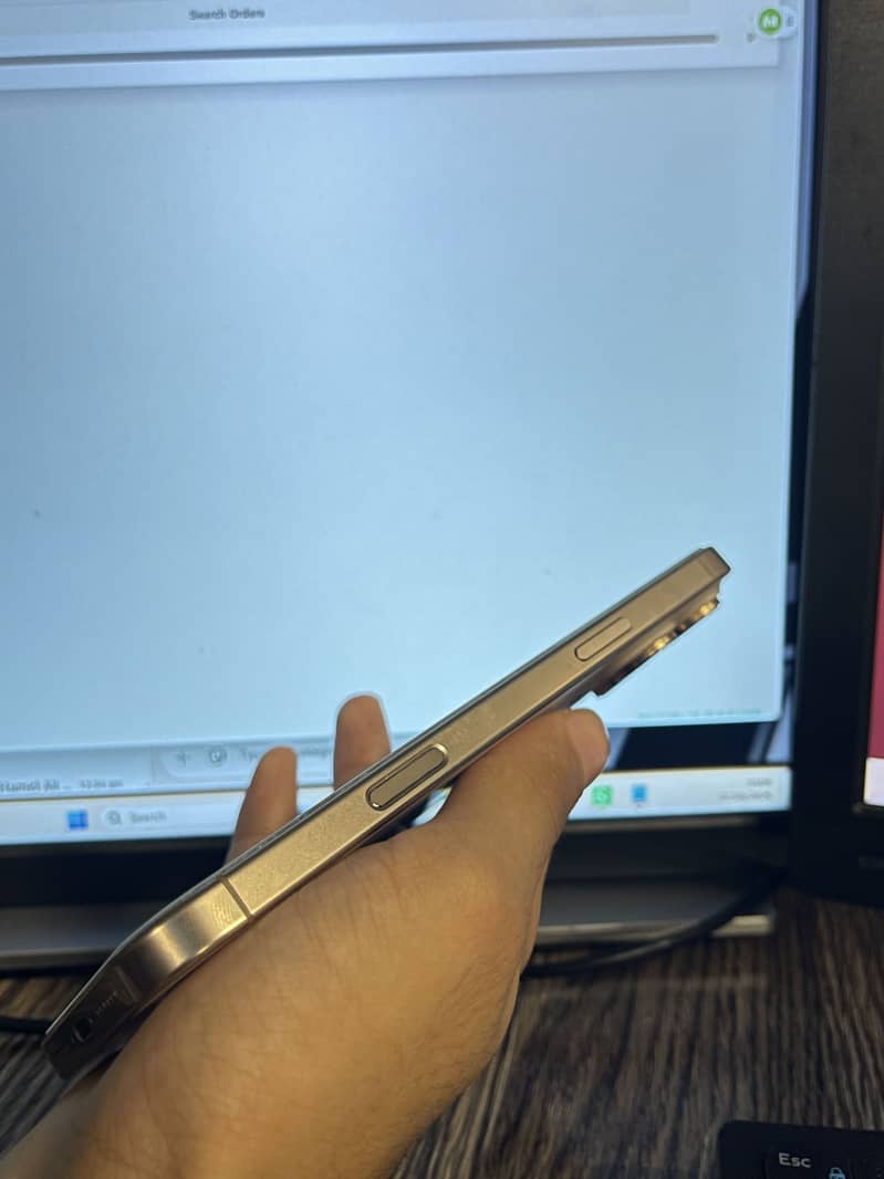 Apple iPhone 16 Pro Max 3