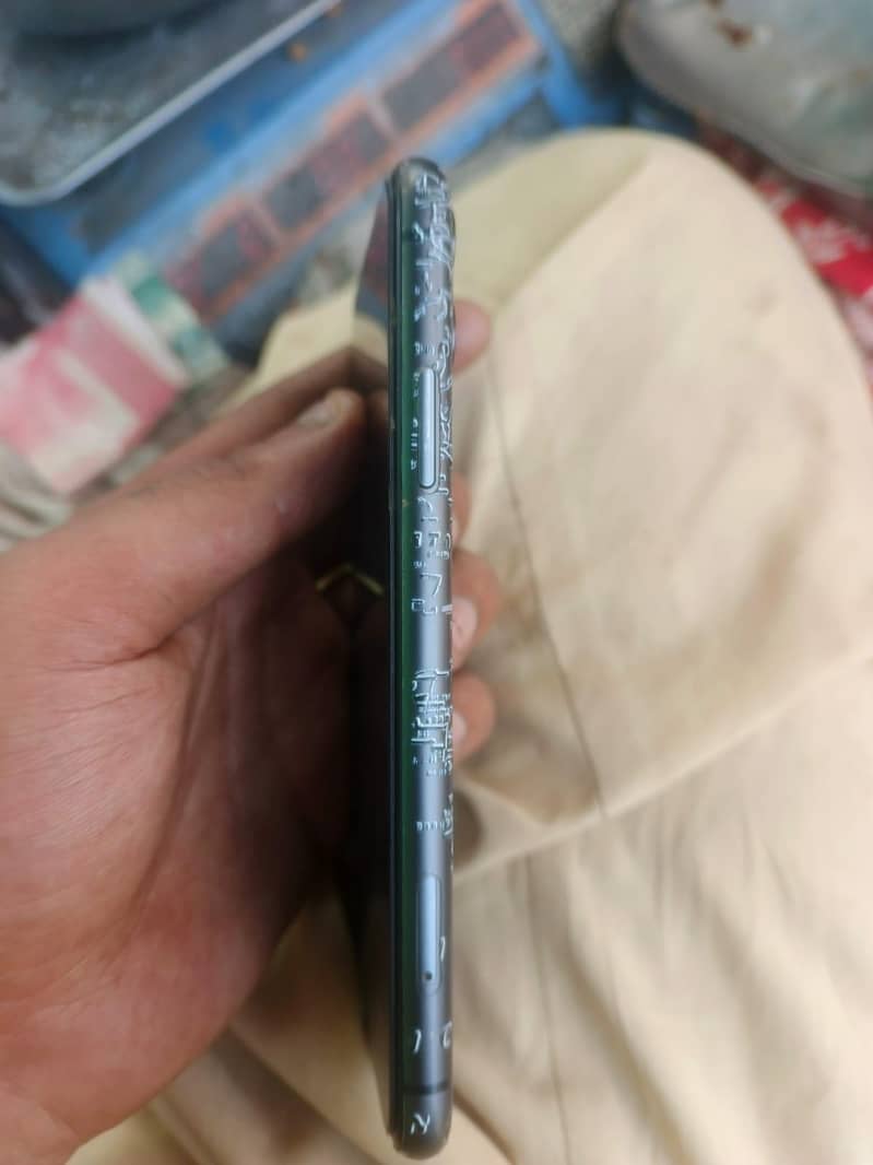Apple iPhone 11 3