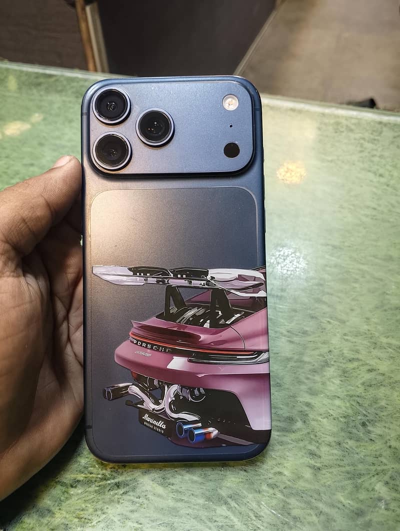 Apple iPhone 17 Pro Max 4