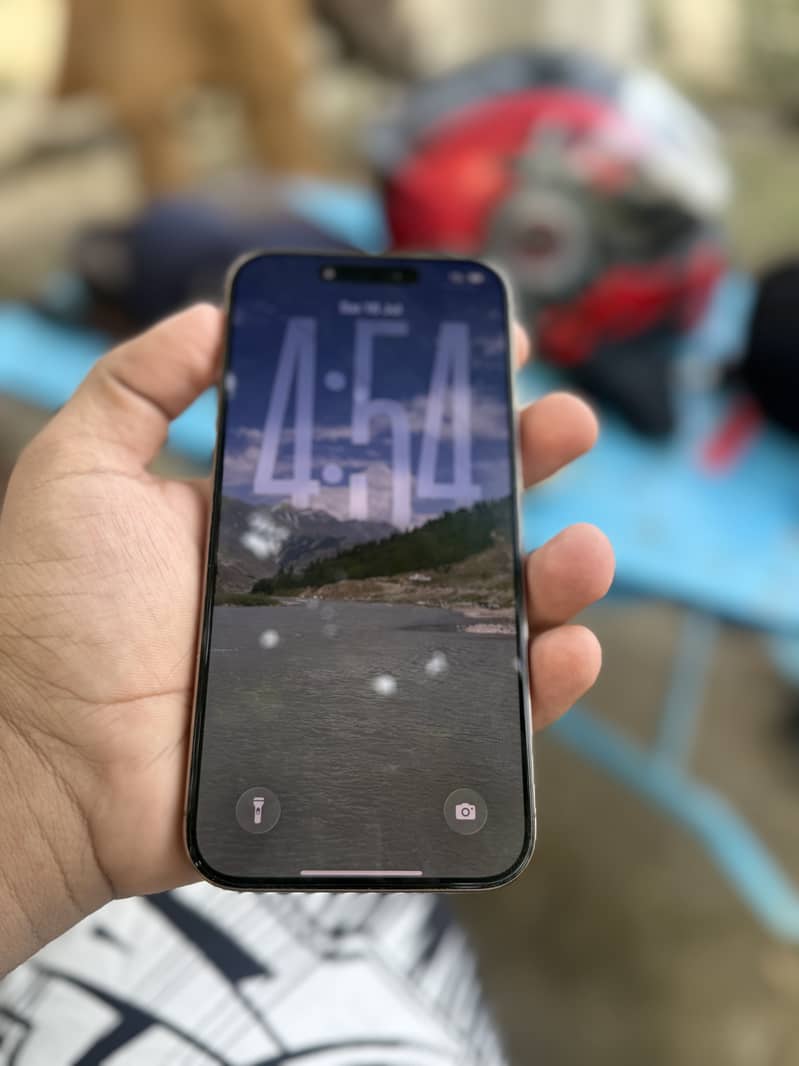 Apple iPhone 16 Pro Max 1