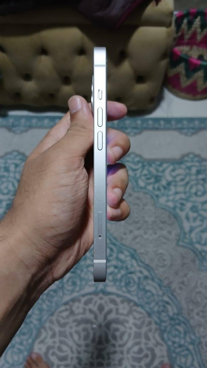 Apple iPhone 13 2