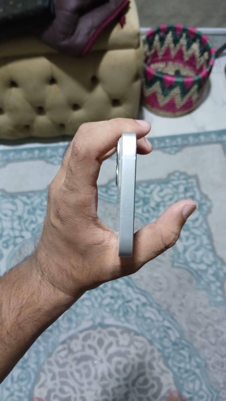 Apple iPhone 13 4