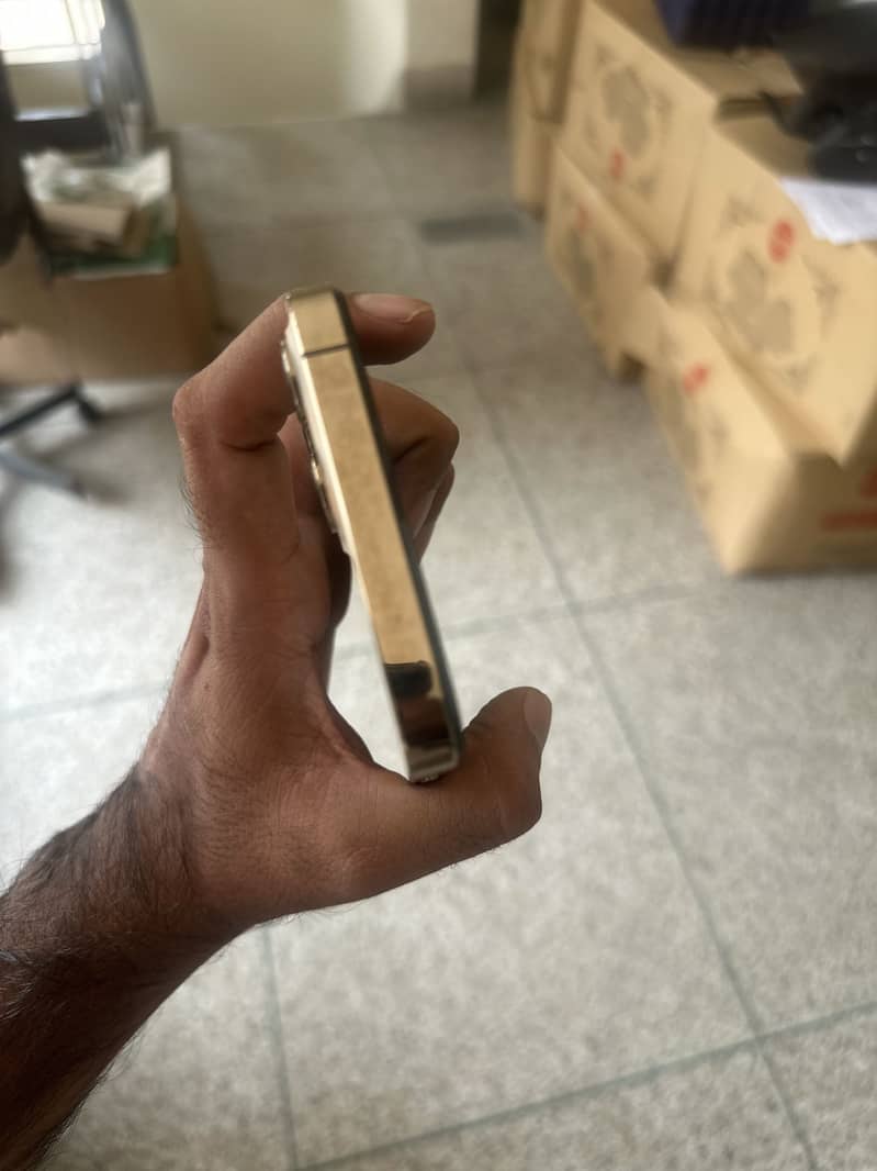 Apple iPhone 12 Pro Max 4