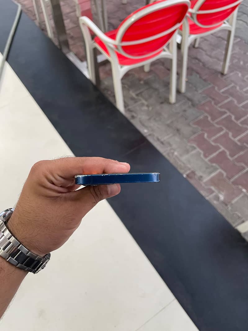 Apple iPhone 12 1