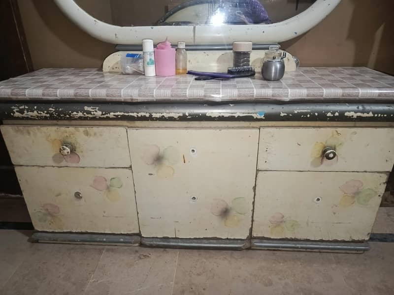 almari aur dressing table 1