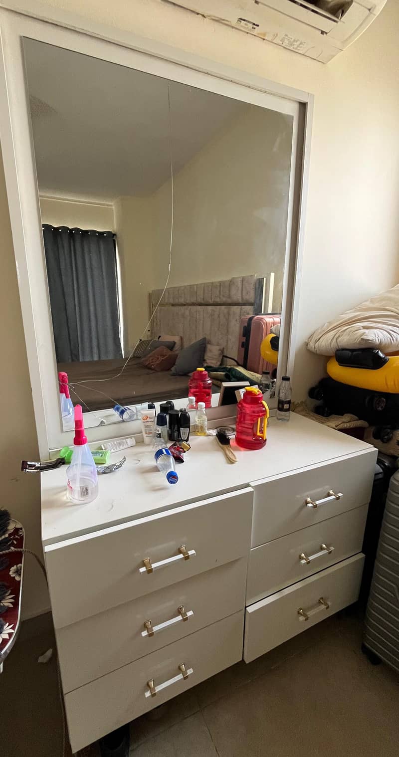 Bed set with dressing table 1