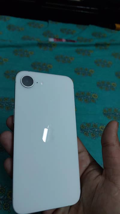 Apple iPhone 16e