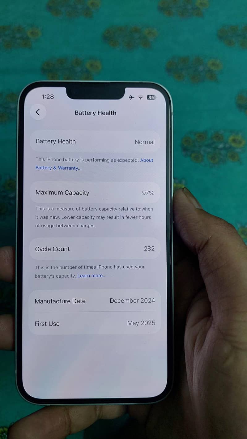 Apple iPhone 16e 6