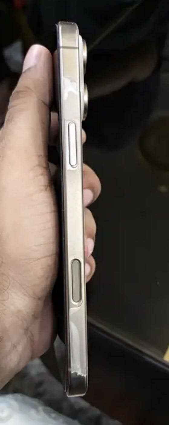 Apple iPhone 16 Pro Max 0