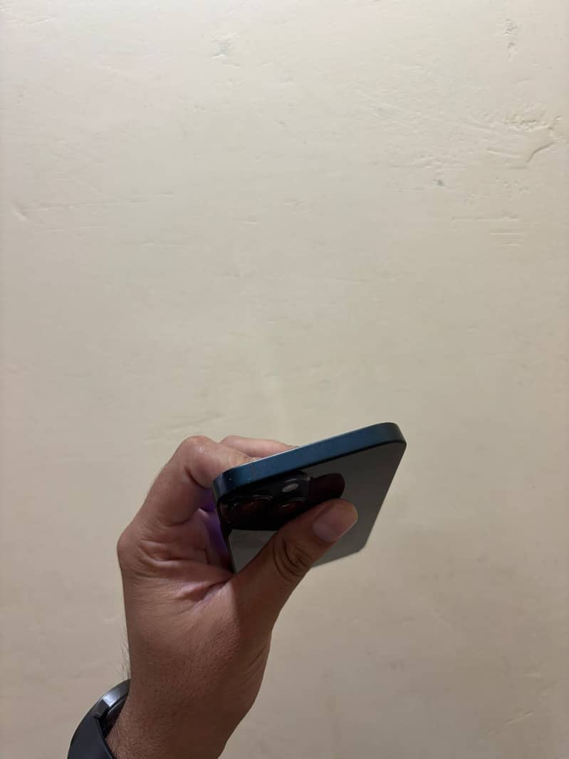 Apple iPhone 14 4