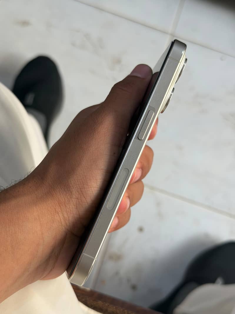Apple iPhone 15 Pro 4