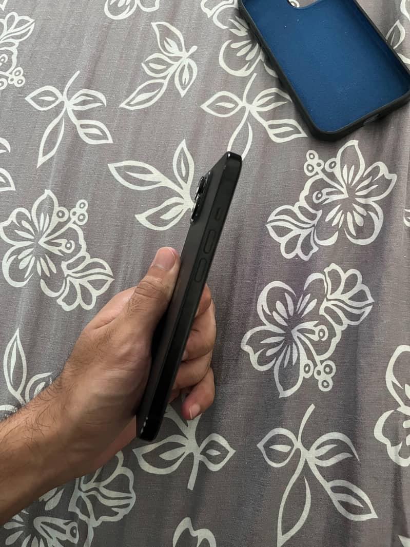 Apple iPhone 15 7