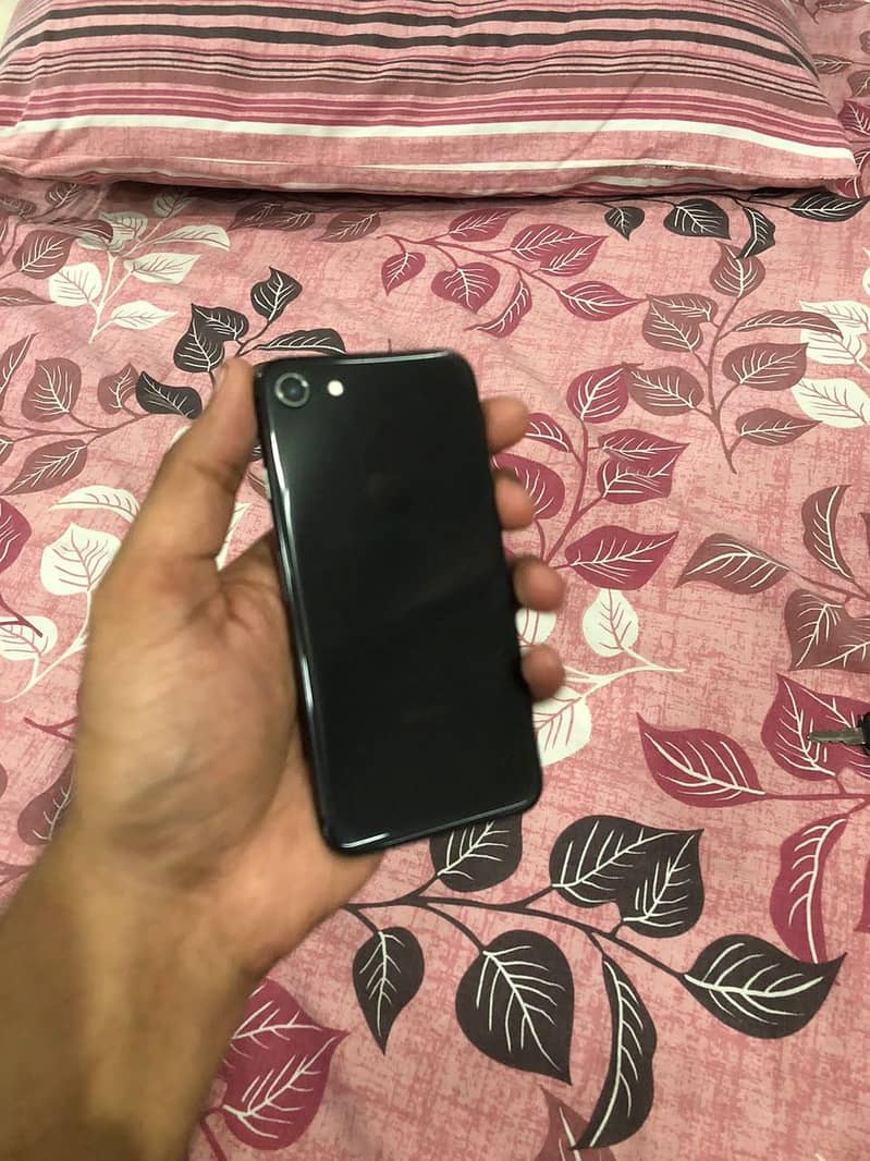 Apple iPhone 8 3