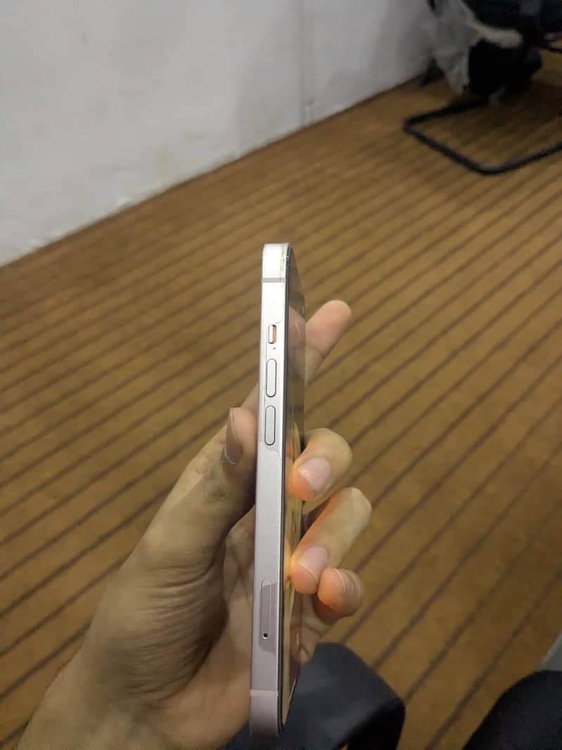 Apple iPhone 13 2