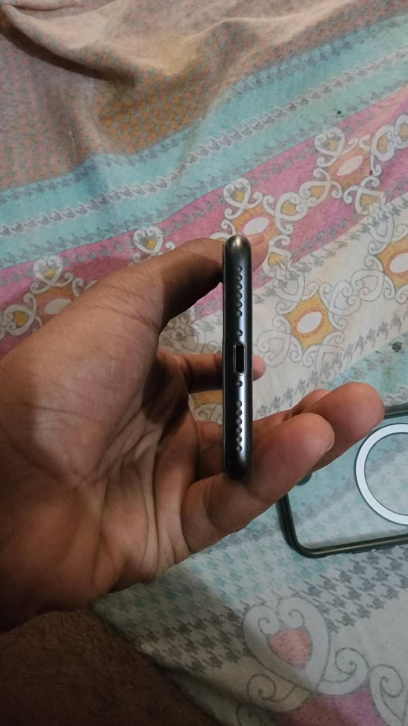 Apple iPhone 8 1