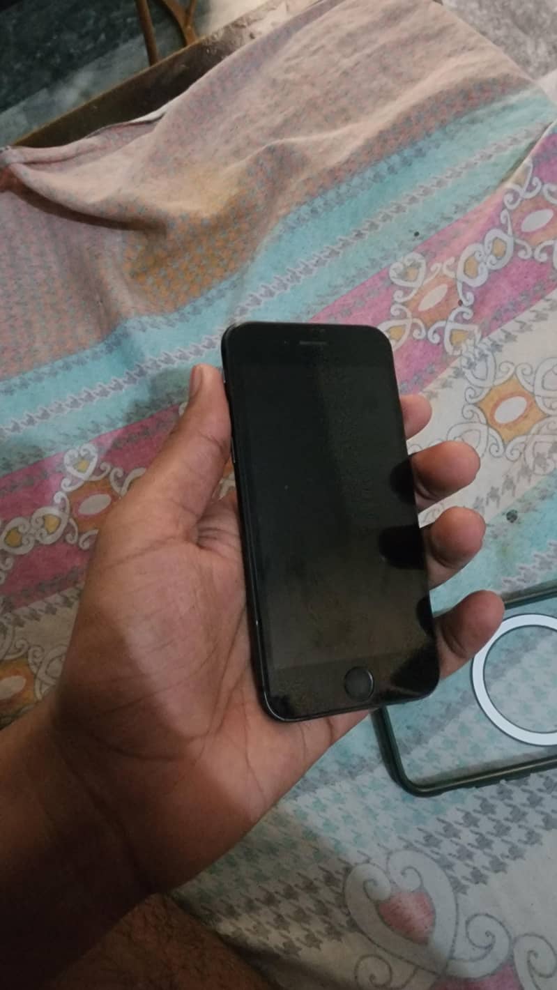 Apple iPhone 8 4