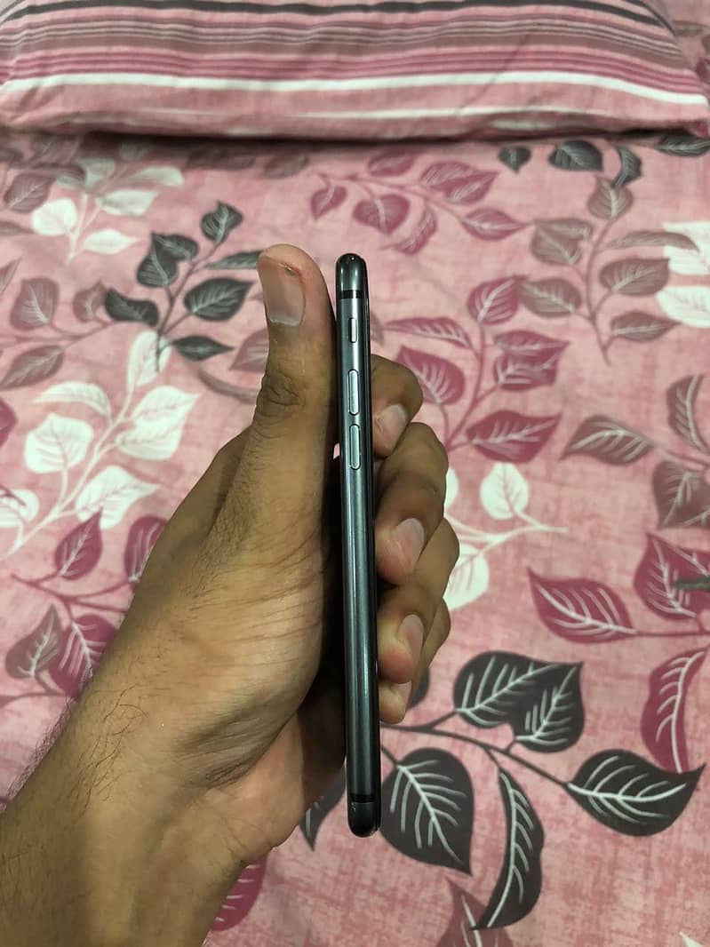 Apple iPhone 8 5