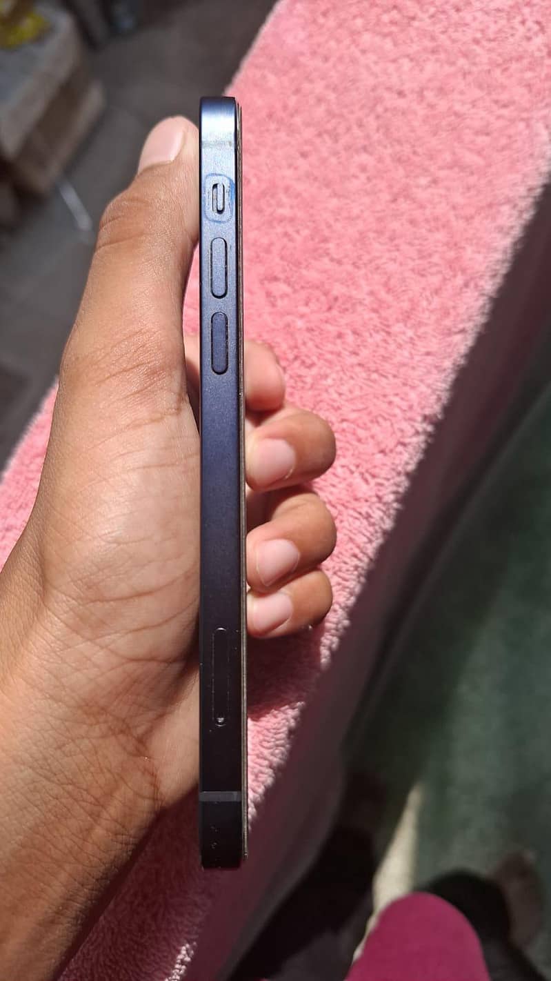 Apple iPhone 12 3