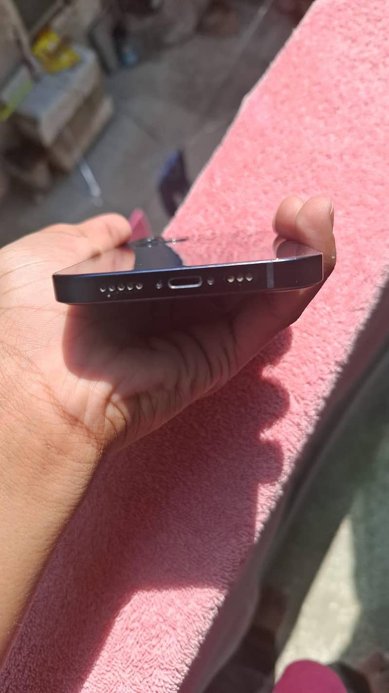 Apple iPhone 12 4