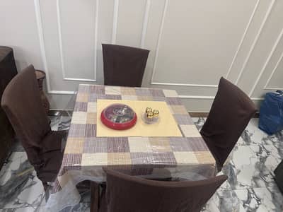 Table & 4 Chair set