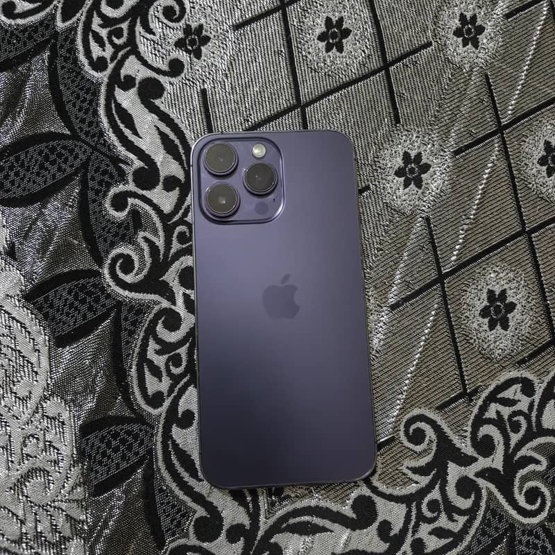 Apple iPhone 14 Pro Max 1