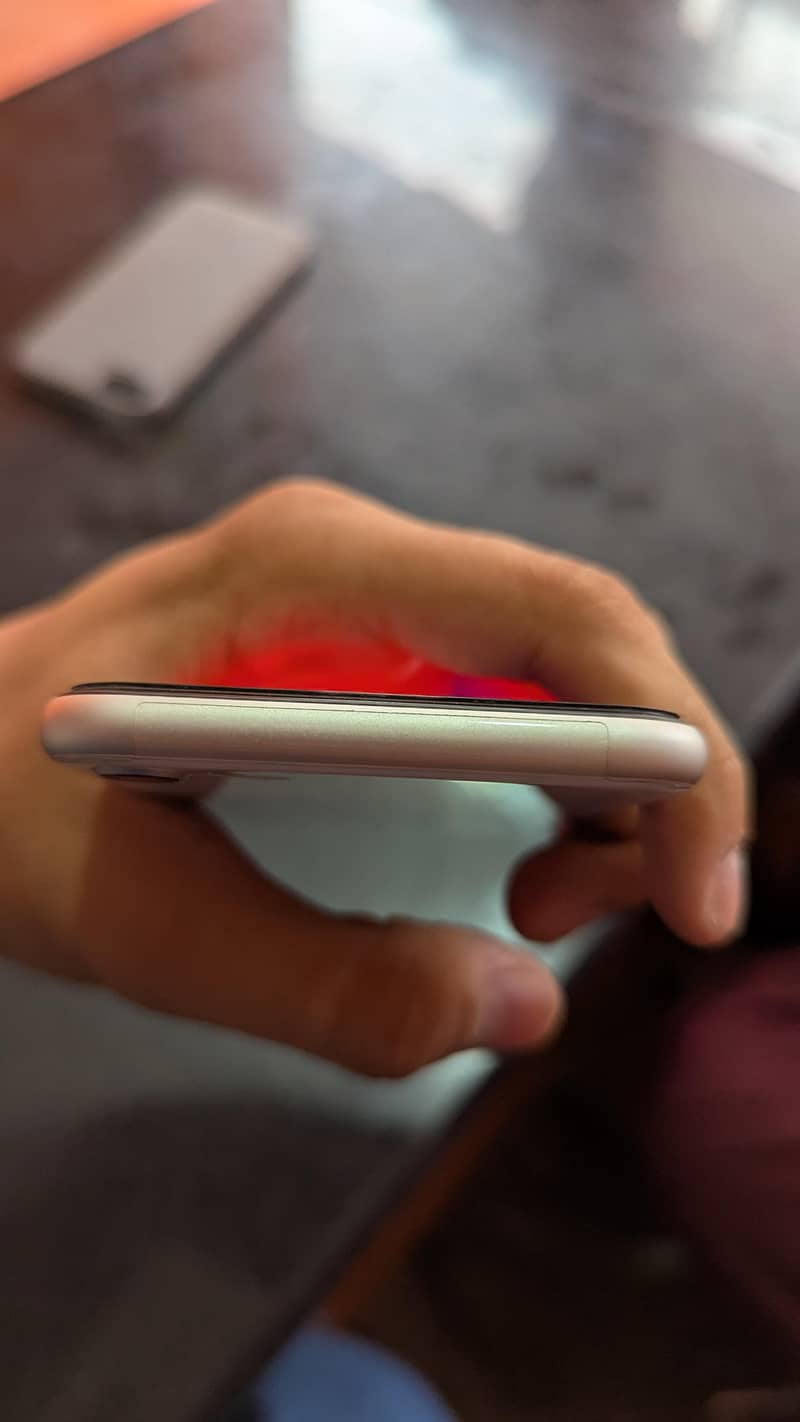 Apple iPhone 3GS 4