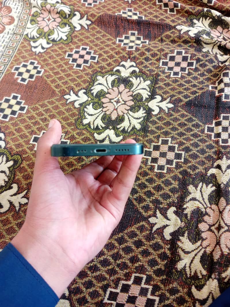 Apple iPhone 13 2
