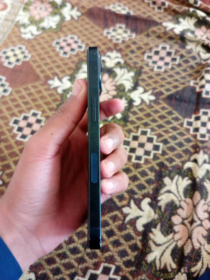 Apple iPhone 13 3