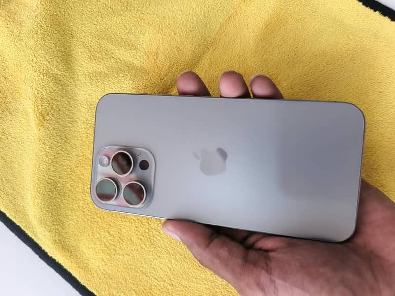 Apple iPhone 15 Pro Max 0