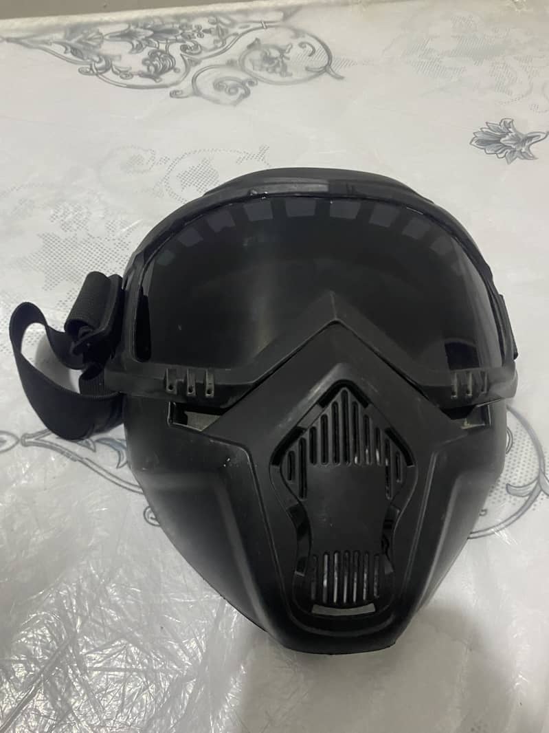 Helmet 0