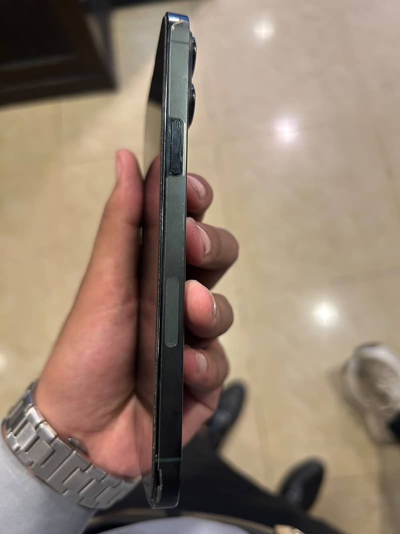 Apple iPhone 13 Pro Max 2