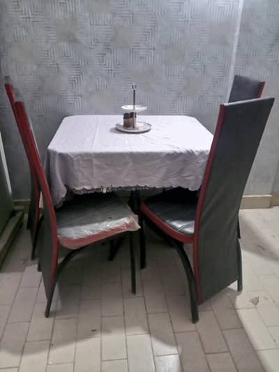 Dinning table with 4 chairs