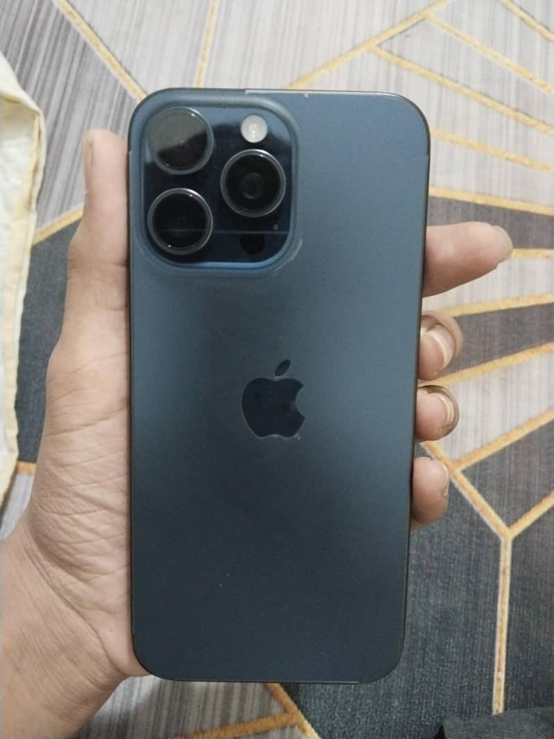 Apple iPhone 15 Pro Max 0