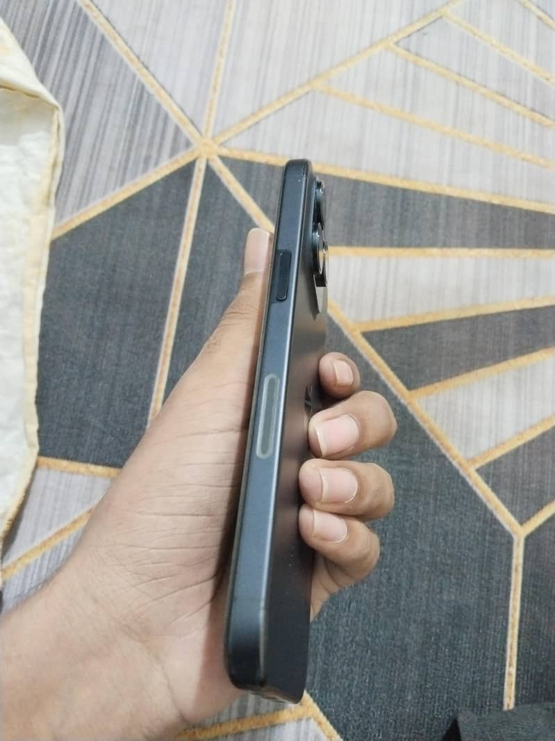 Apple iPhone 15 Pro Max 2