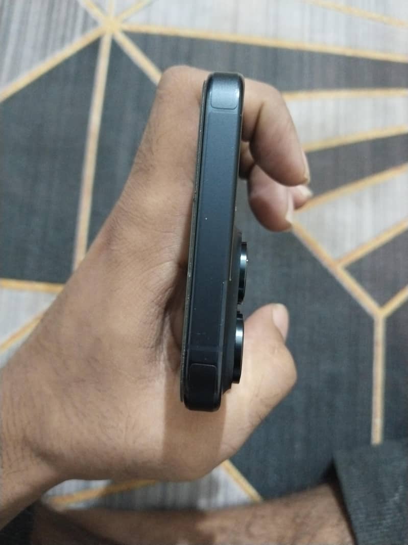Apple iPhone 15 Pro Max 4