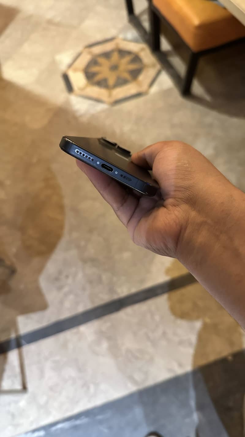 Apple iPhone 15 Pro Max 0