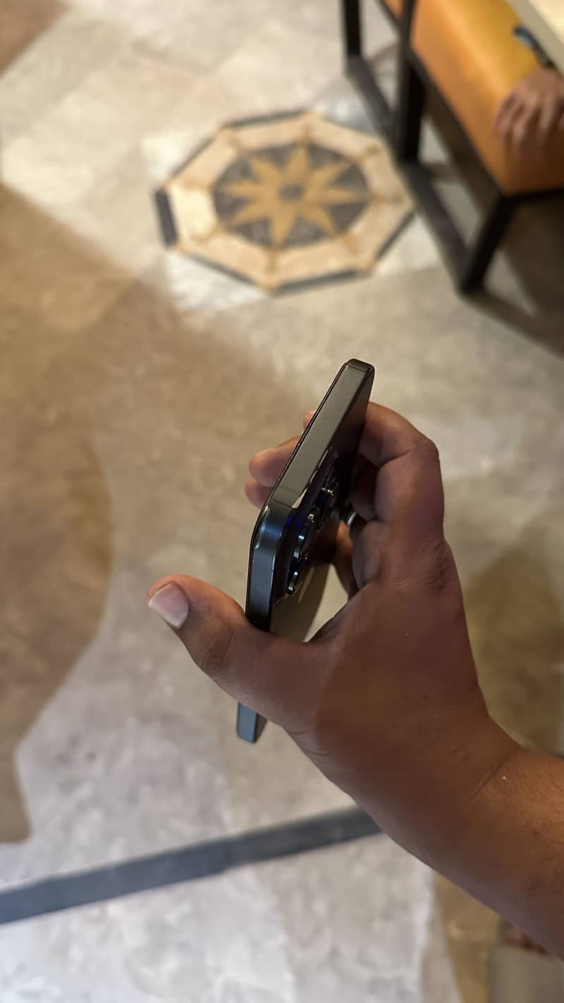Apple iPhone 15 Pro Max 4