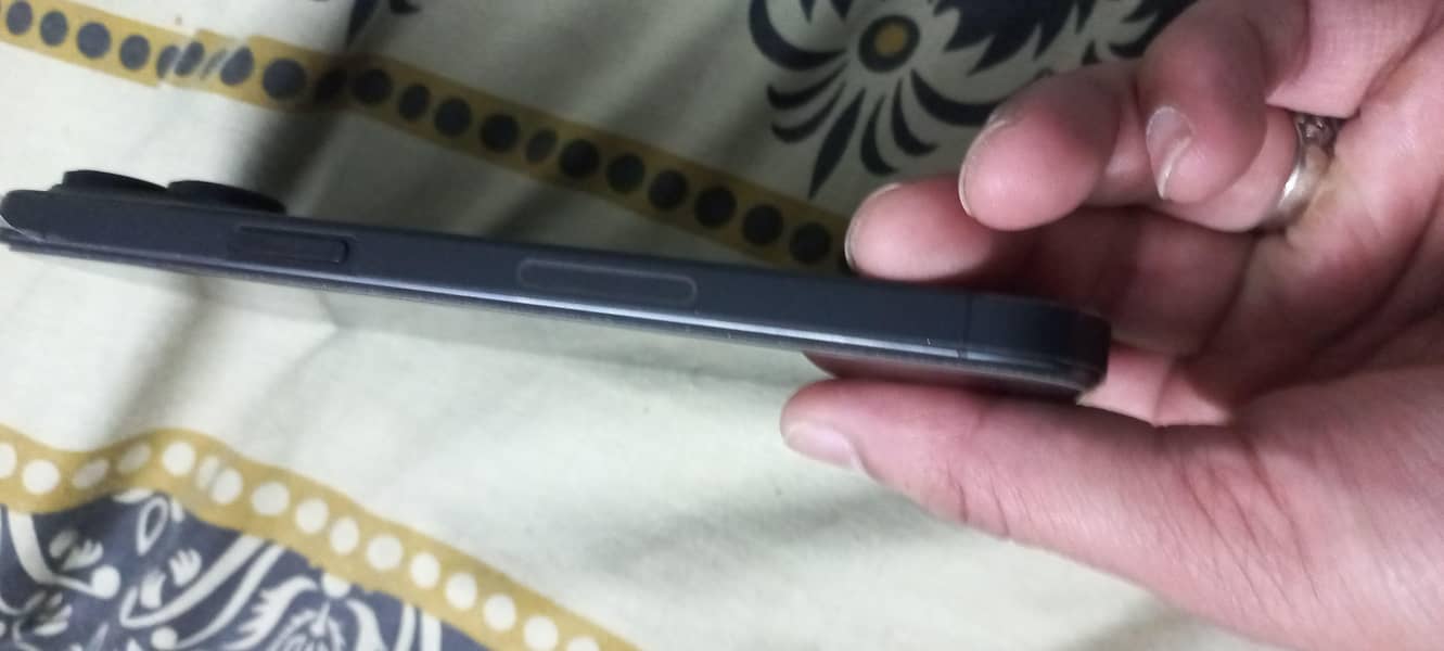 Apple iPhone 15 Pro Max 4