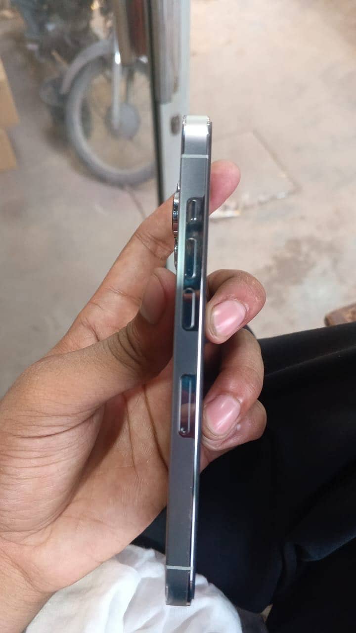 Apple iPhone 14 Pro 1