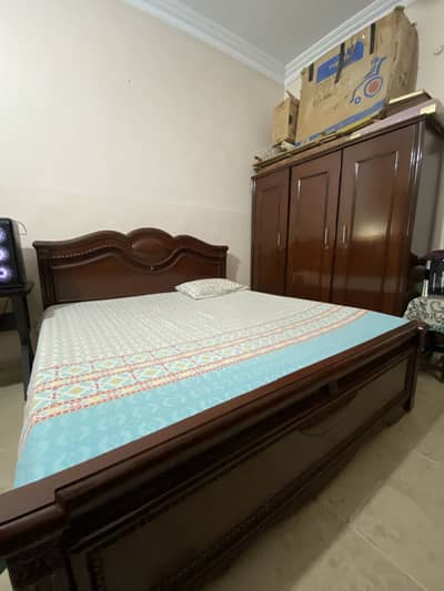 Double Bed with Side Tables and Dressing Table Urgent Sala