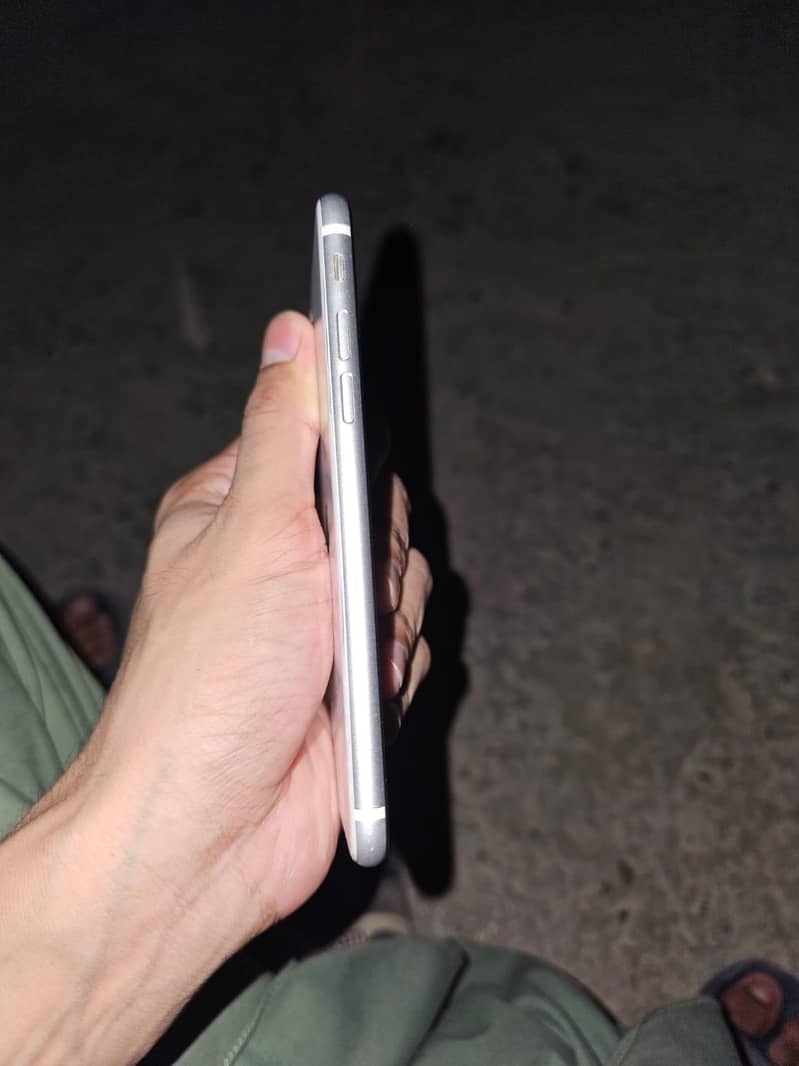 Apple iPhone SE 2 1