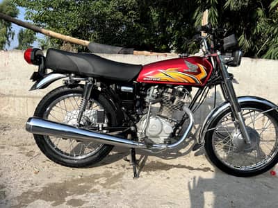 Honda 125 for sale genuine sab kuch mil jayga sath. Number 03455107840