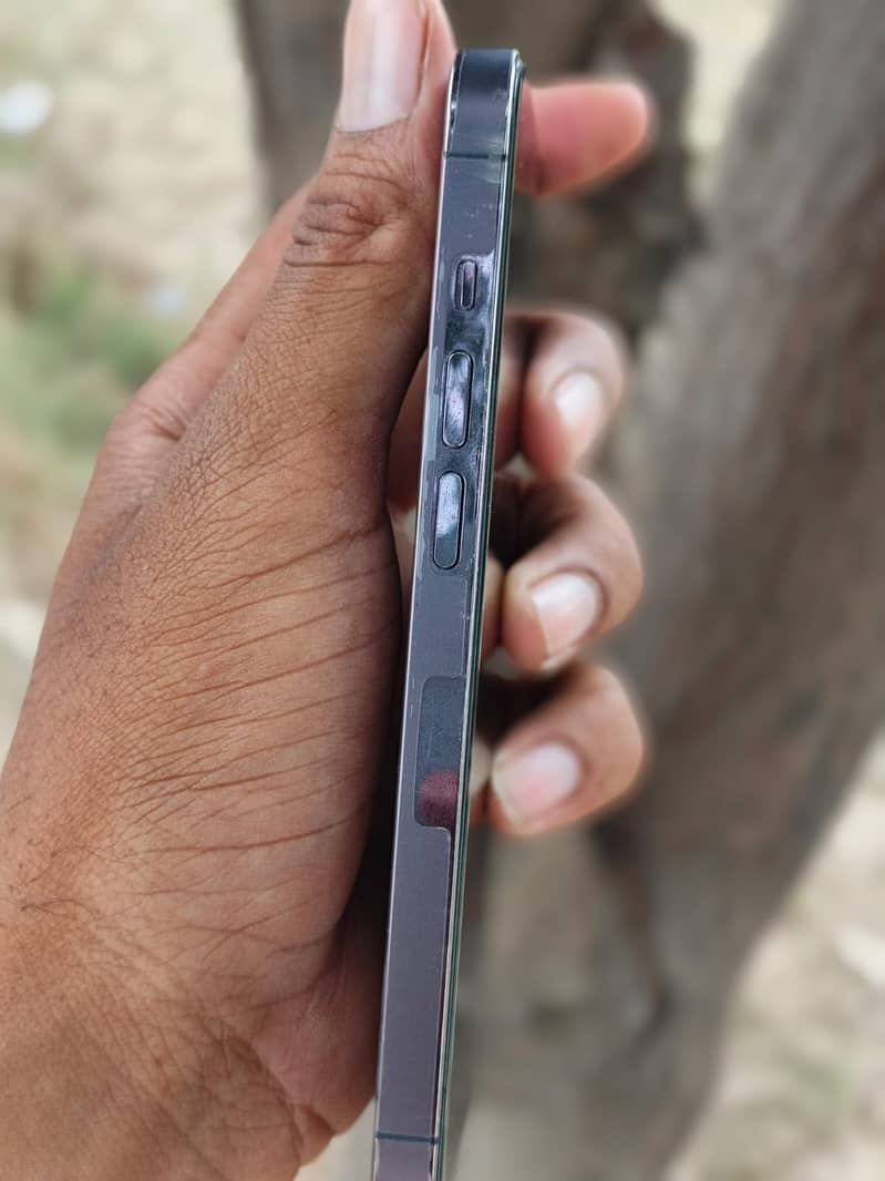 Apple iPhone 14 Pro 0