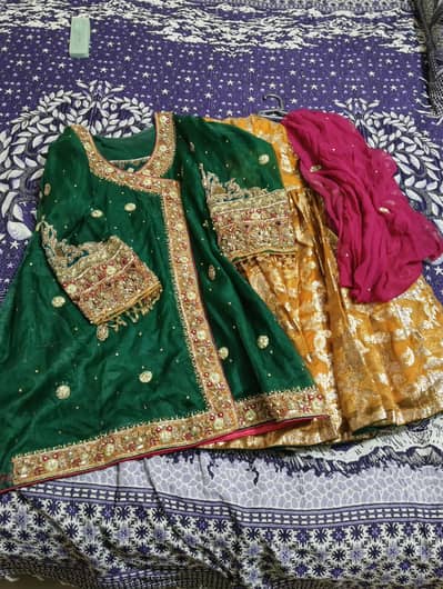 Best mehndi outfit for brides