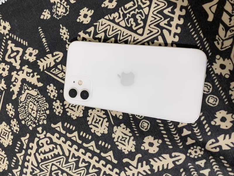 Apple iPhone 12 4