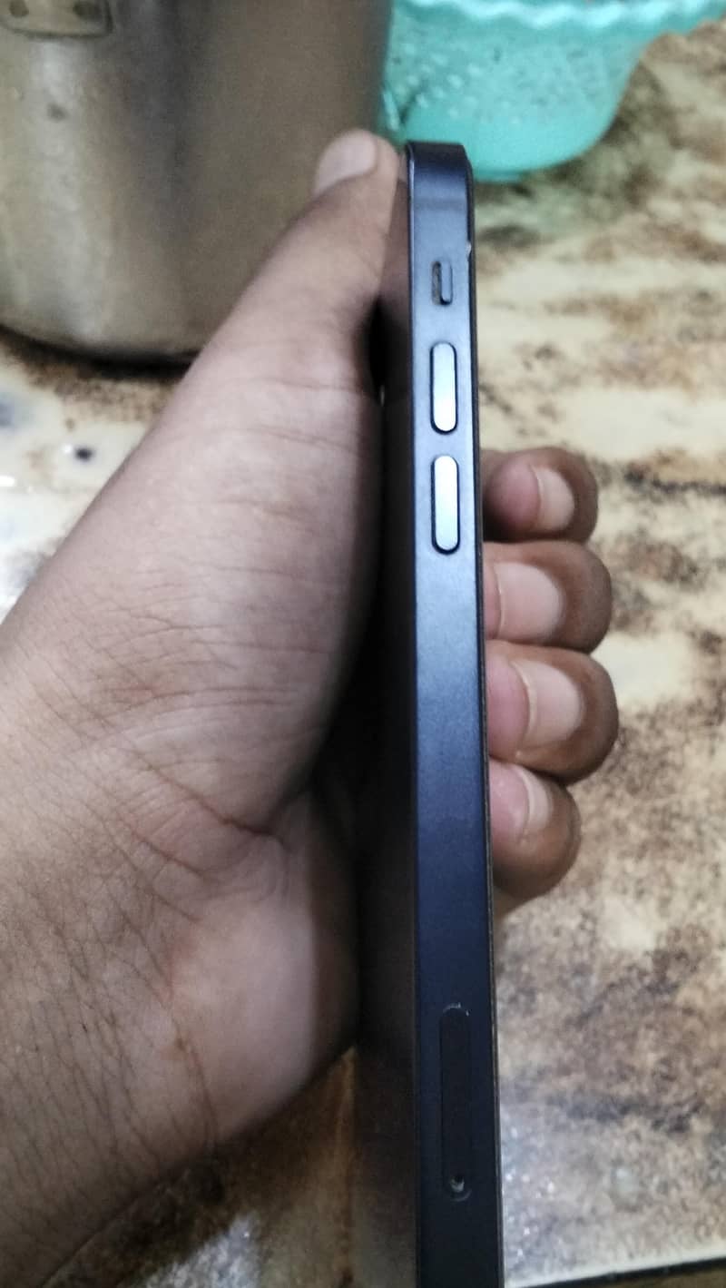Apple iPhone 12 7