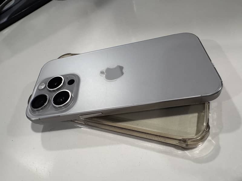 Apple iPhone 15 Pro 3