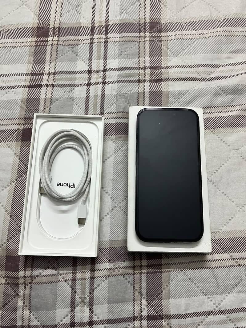 Apple iPhone 16 Pro 0