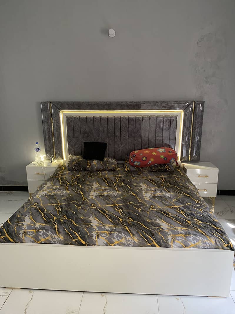 King size long bed. 0
